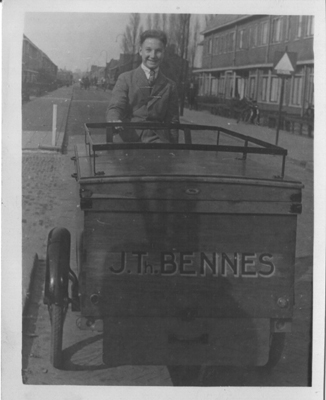 mijn vader op de bakfiets